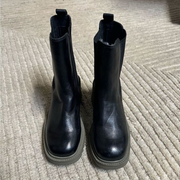 Vince Camuto Anikaa Black and Green Leather Boot Size 5.5 - Picture 1 of 7